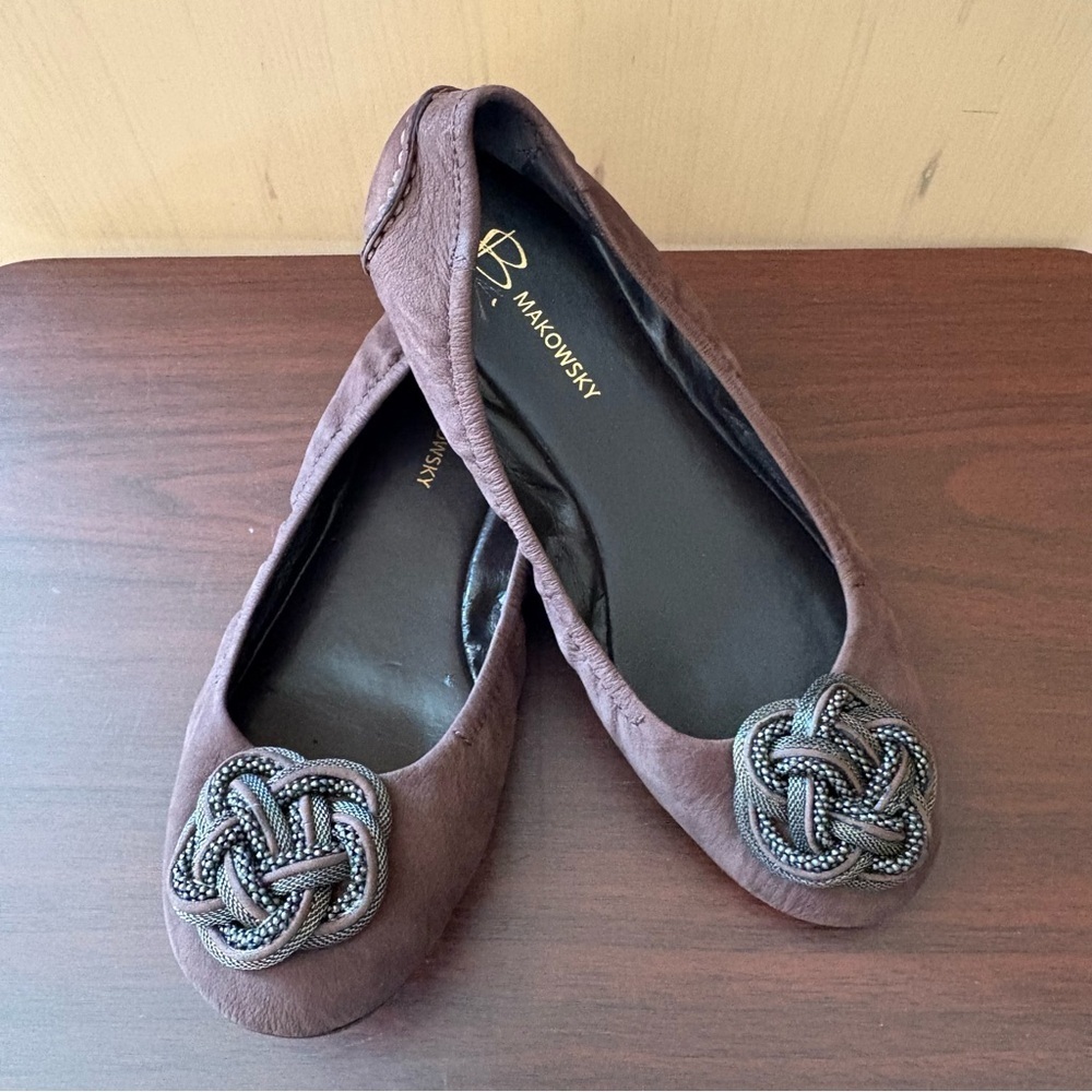 B Makowsky Elegant Brown Women's Flats with Knot Detail Sz. 8.5 W - Picture 1 of 8